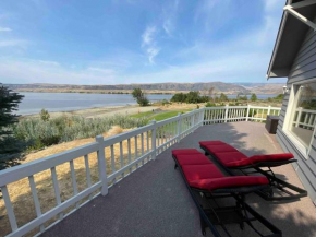 Crescent Bar Waterfront Home- Private Beach, Water Views, Hiking, Golf, Live Concerts